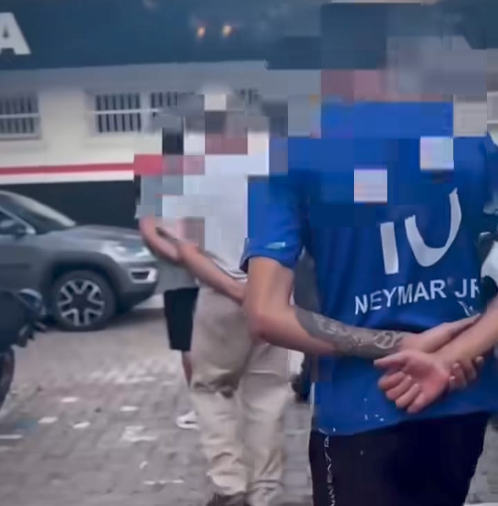 Ostentando dinheiro e revólver! Trio é preso por porte ilegal de arma em Itupeva